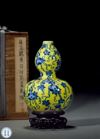 清·大清雍正年制款黄地葫芦瓶