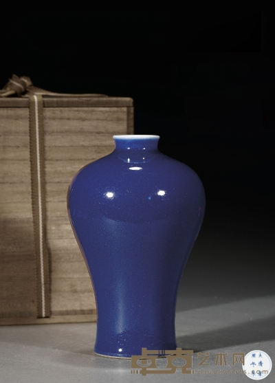 清·大清康熙年制霁蓝釉梅瓶 高：18.5cm