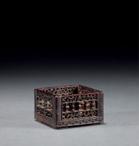清·紫檀镂雕缠枝纹印盒