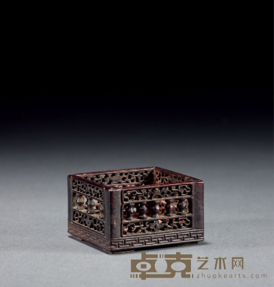 清·紫檀镂雕缠枝纹印盒 高：4cm 长：6.5cm 宽：6.5cm 