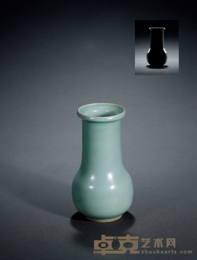 南宋·龙泉窑长颈瓶  高：16.7cm 口径：7cm