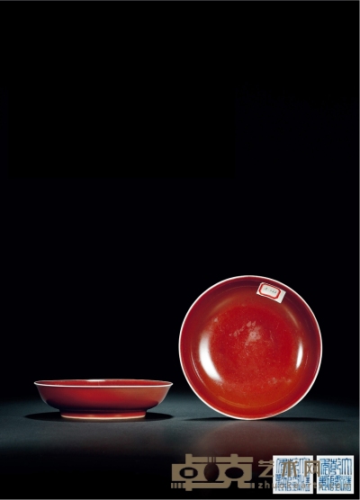 清乾隆·霁红釉盘（一对） 1.直径：18.3cm 
2.直径：18.2cm 
数量：2