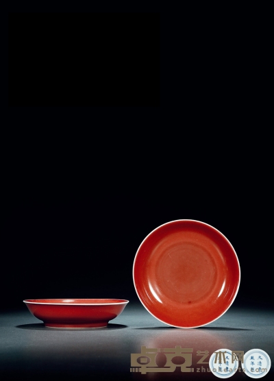 清康熙·霁红釉盘（一对） 1.高：3.6cm 直径：16.1cm 
2.高：3.7cm 直径：16.2cm
数量：2