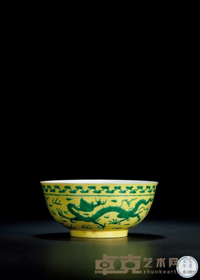 清雍正·黄地绿彩龙纹碗  高：6.5cm 直径：14cm