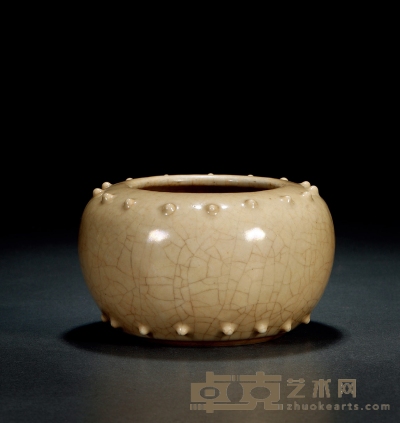 清中期·米黄哥釉鼓钉罐 高：8.9cm