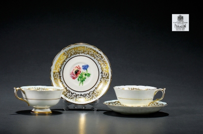 帕拉贡（Paragon）英国女王定制彩绘描金骨瓷茶杯一对