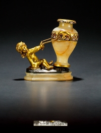 奥古斯特-刘易斯-马蒂兰·莫罗 铜鎏金天使饰理石花瓶摆件