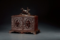 十九世纪制 橡木小狗饰轻浮雕雪茄盒