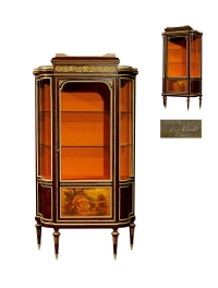 十九世纪制 路易十五风格马丁漆绘面铜鎏金镶嵌展示柜