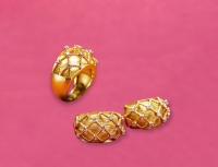 尚美（Chaumet）18K金镶钻石网格造型戒指耳环套组