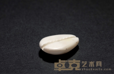 西周·中型人面形蚌贝币 通长：32.3mm
