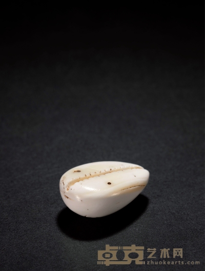 西周·大型人面形蚌贝币 通长：48.3mm