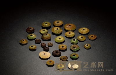 战国·方孔、圆孔骨珠币一组三十枚 通长：15-30mm