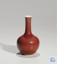 清乾隆·红釉长颈瓶