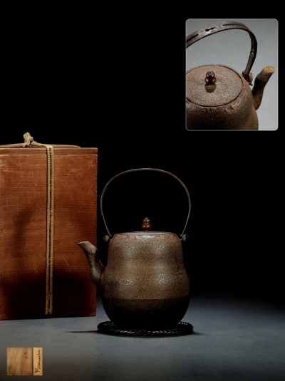 江户时期•大西清右卫门十代净雪制瓢形铁壶及老藤垫一件