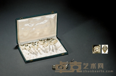1880年制 纯银花卉饰甜点餐勺十二件套组 餐勺长：12cm 总重量：约213.84g