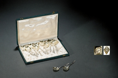 1880年制 纯银花卉饰甜点餐勺十二件套组