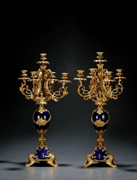 路易十五样式铜鎏金钴蓝瓷瓶五枝烛台