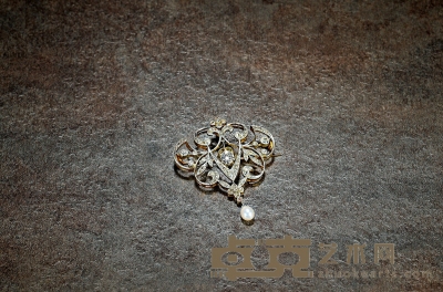 爱德华时期 藤蔓花卉饰钻石及珍珠胸针 5.5×4.6cm 重量：7.9g