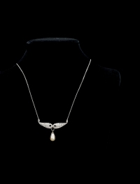 爱德华时期 18K白金镶嵌钻石及珍珠天使之翼造型项链