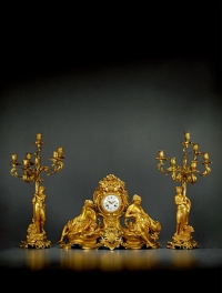 1880年制 铜鎏金神话人物饰三件套钟