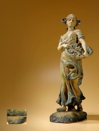 十九世纪制 红陶泥塑少女像