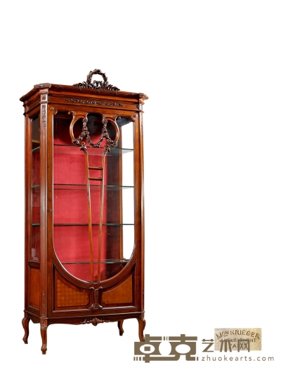十九世纪制 梅森·克里格（Maison Krieger）路易十六风格立体花环饰胡桃木展示柜 长：88cm 宽：45cm 高：188cm
