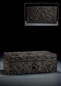 清中期·紫檀浮雕双龙戏珠纹长方盒