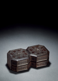 清中期·紫檀浮雕西蕃莲纹双联方盒