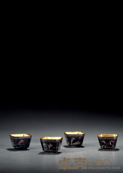 清·黑漆嵌螺钿山水人物纹酒杯一组四件 高：3.8cm 长：5.2cm 宽：5.2cm
