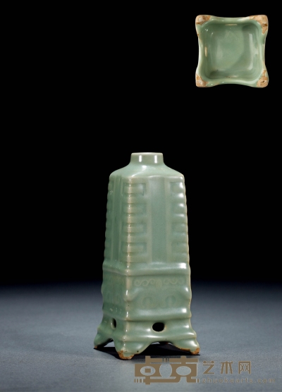 龙泉窑塔式瓶 高：16.4cm