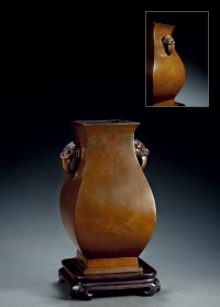 明-清·红皮铜双兽耳方瓶