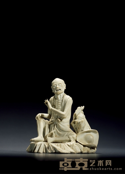 清康熙·白瓷雕罗汉坐像 高：17.6cm 宽：16.5cm 