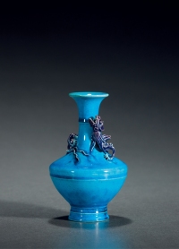 清中期·孔雀蓝釉盘龙瓶