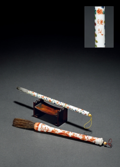 清·龙纹、花卉纹瓷制毛笔及红木笔架一组三件