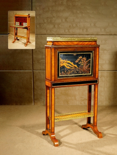 1910年制 路易十六风格铜鎏金和日本漆画装饰郁金香木和紫芯苏木镶花桃花心木秘书台