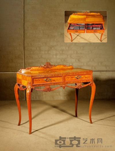 十九世纪制 英国花环饰胡桃木轻浮雕餐桌 长：110cm 宽：50cm 高：95cm