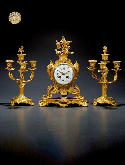 1860年制 文森特（VINCENTI & CIE）卷叶花卉饰鎏金三件套钟