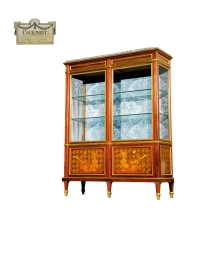 1880年制 库尔蒙（COURMONT）铜鎏金细木镶嵌花卉饰展示柜