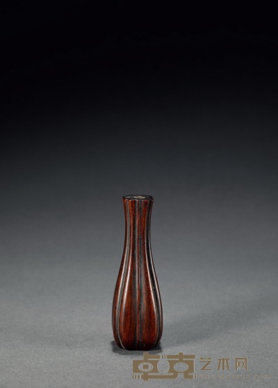 明·黄花梨瓜棱形香瓶 高：11cm