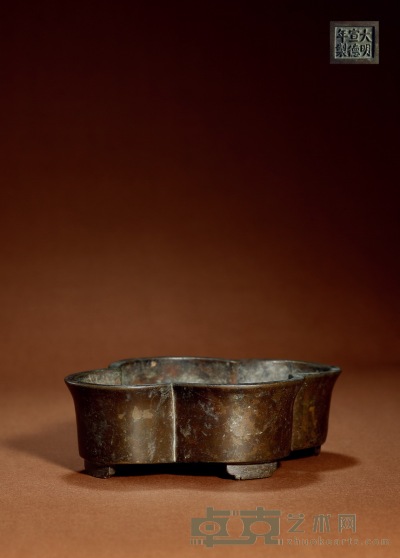清·大明宣德年制款铜海棠形炉 高：5.3cm 通径：16.9cm 