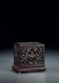 清乾隆·紫檀镂雕宝相花纹印章盒
