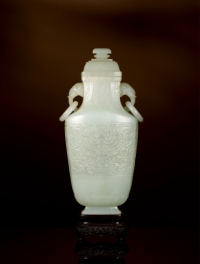 清乾隆·白玉雕饕餮纹象耳活环盖瓶