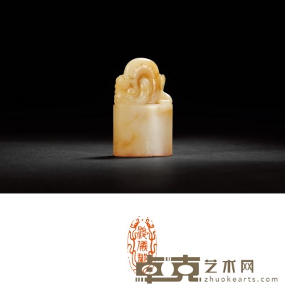 清·寿山芙蓉石螭龙穿环钮章 3.7×1.8×6.1cm