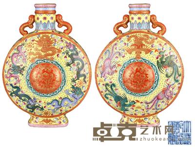大清乾隆年制款黄地珊瑚红描金粉彩加珐琅彩龙凤纹双耳抱月瓶 H:32cm C:5.5cm