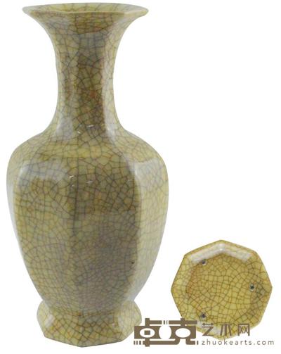 裂纹黄釉瓜棱瓶 H：18.1cm MD：6.2cm BD：5.9cm