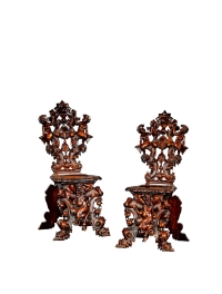 十九世纪制 高浮雕双天使花卉饰胡桃木靠椅一对