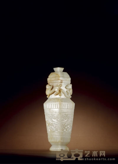 清·白玉浮雕螭龙纹菱形赏瓶 高：21.5cm