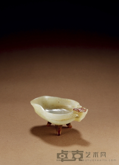 明·白玉红沁龙首耳弦纹匜形三足笔洗 高:4.2cm 长:9.2cm