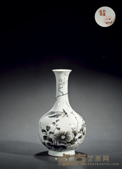 清·永庆长春款墨彩绶带鸟海棠图撇口瓶 高:23.5cm